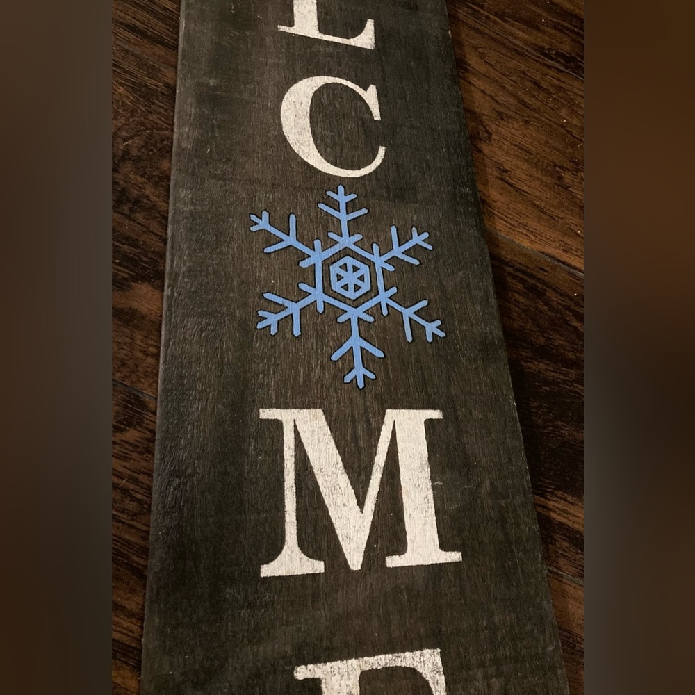 Snowflake Welcome Sign - Picture 8 of 10